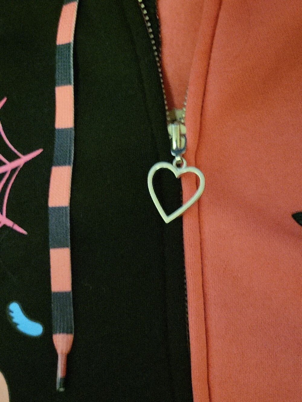 Hello Kitty Sanrio Pink & Black Split Hoodie with Heart Zipper Pull - Picture 10 of 11